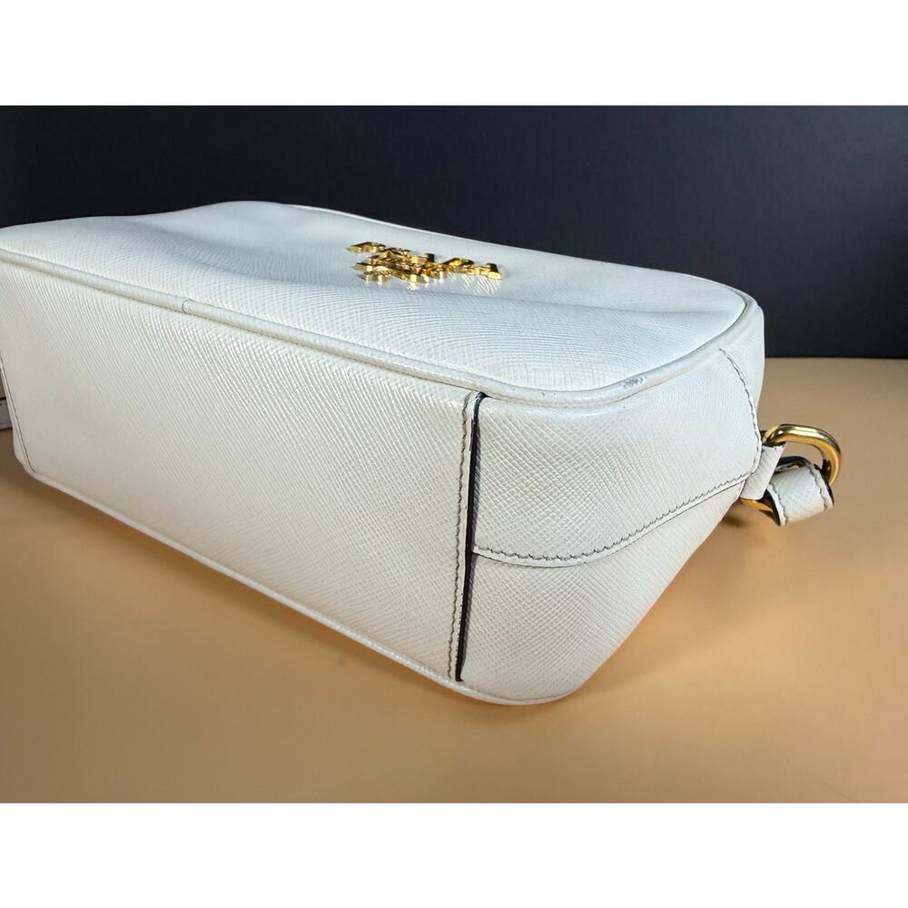 Prada White Vitello Crossbody Camera Bag IBH149 w/ Dust Bag MSRP $1500 - Picture 11 of 11